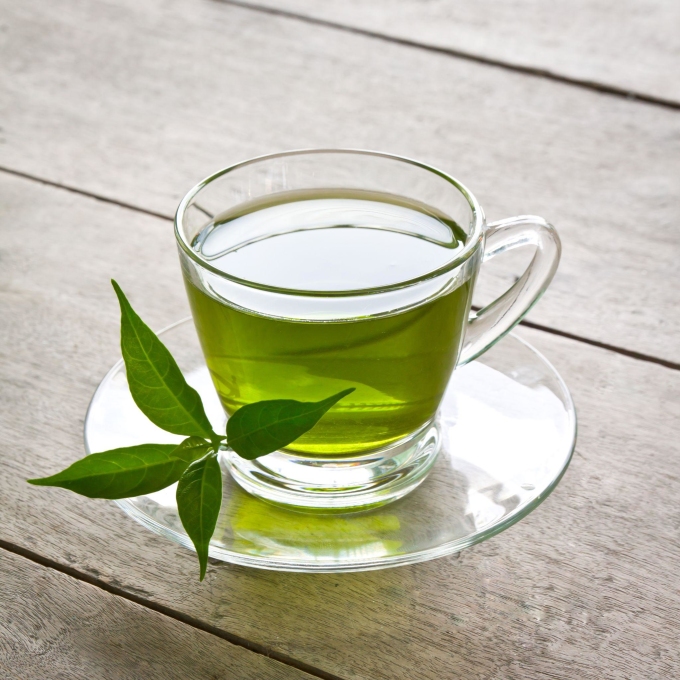 El té verde tiene un efecto vasodilatador natural, estabilizando la presión arterial. Foto: Freepik