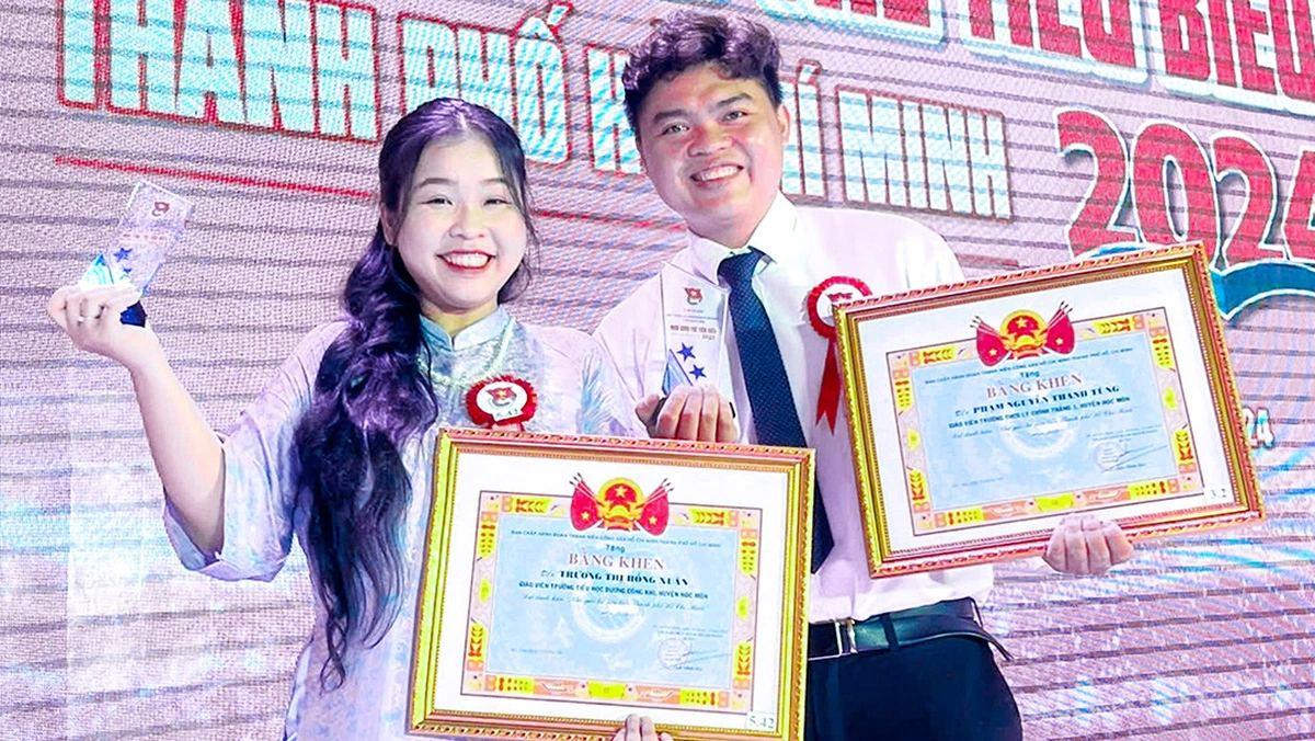 Le couple a tous deux reçu le prix du meilleur jeune enseignant de la ville d'Ho Chi Minh.