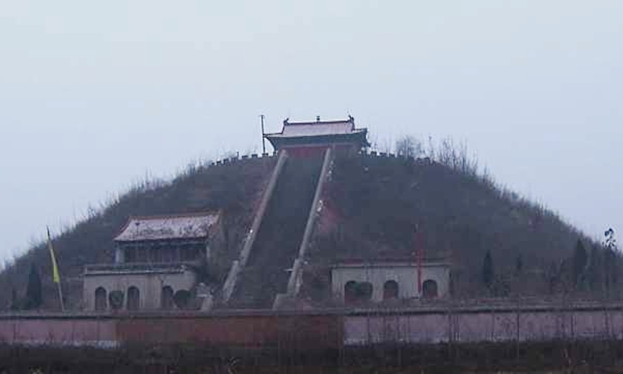 Strange sounds at 1,500 year old tomb