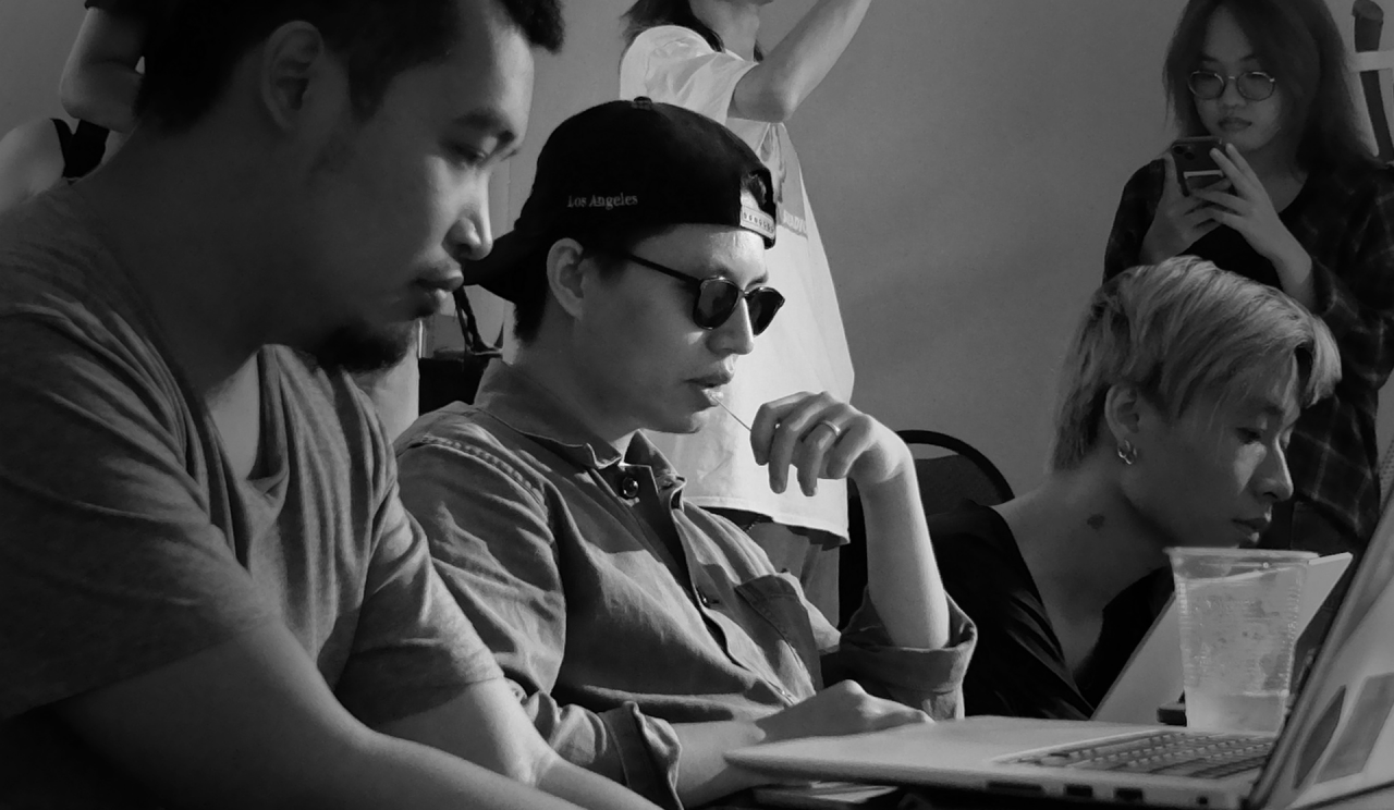 Nhà thiết kế Việt Nam đầu tiên được đề cử giải Grammy danh giá là ai? - 5