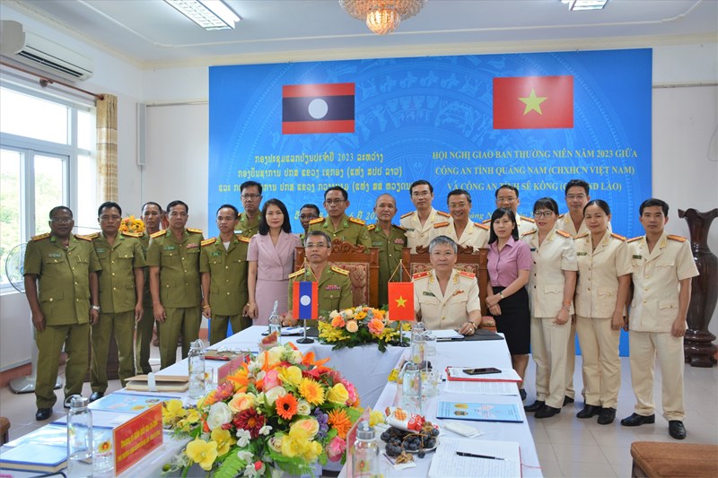 Renforcement de la coopération globale entre la police de Quang Nam et la police provinciale de Sekong | JOURNAL EN LIGNE QUANG NAM