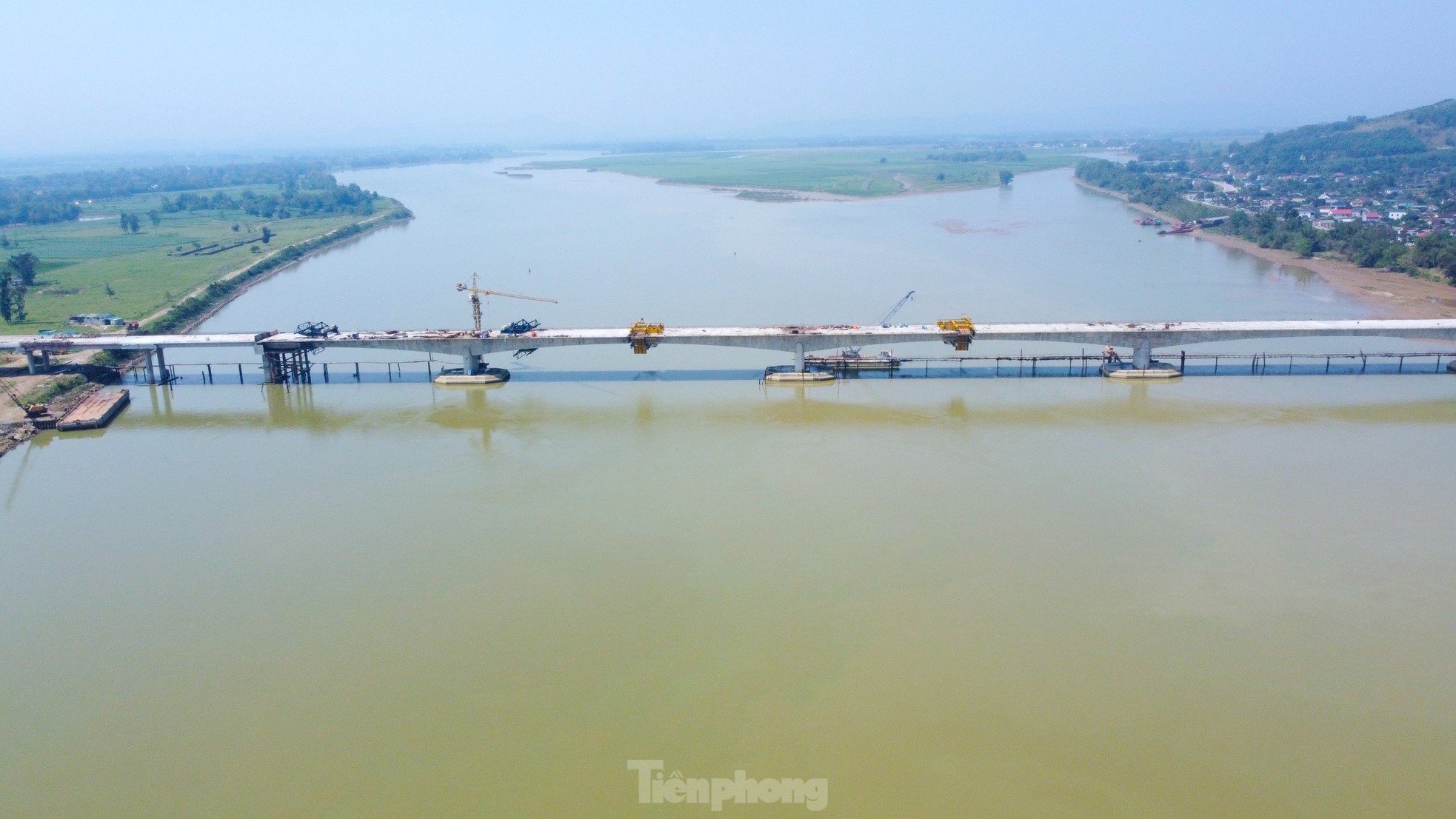 The bridge over the river connecting Nghe An and Ha Tinh provinces before the day of closing photo 3