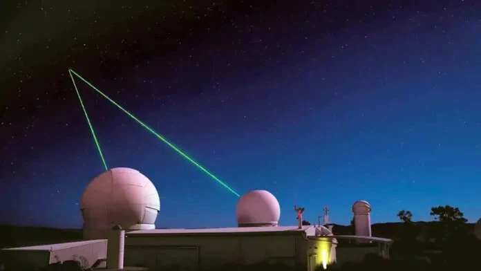 Using lasers to clean up space junk