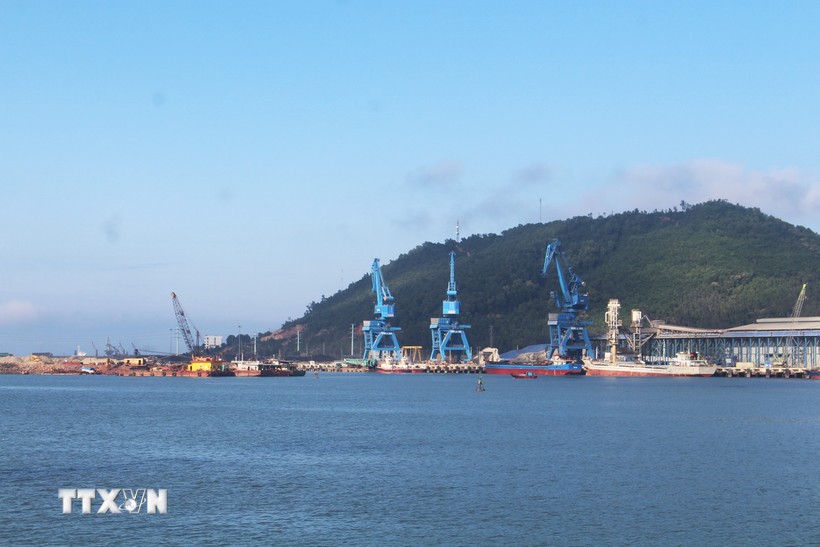 Le port maritime de Nghi Son (Thanh Hoa) devrait être l'un des cinq ports maritimes centraux du pays. (Photo : Hoa Mai/VNA)