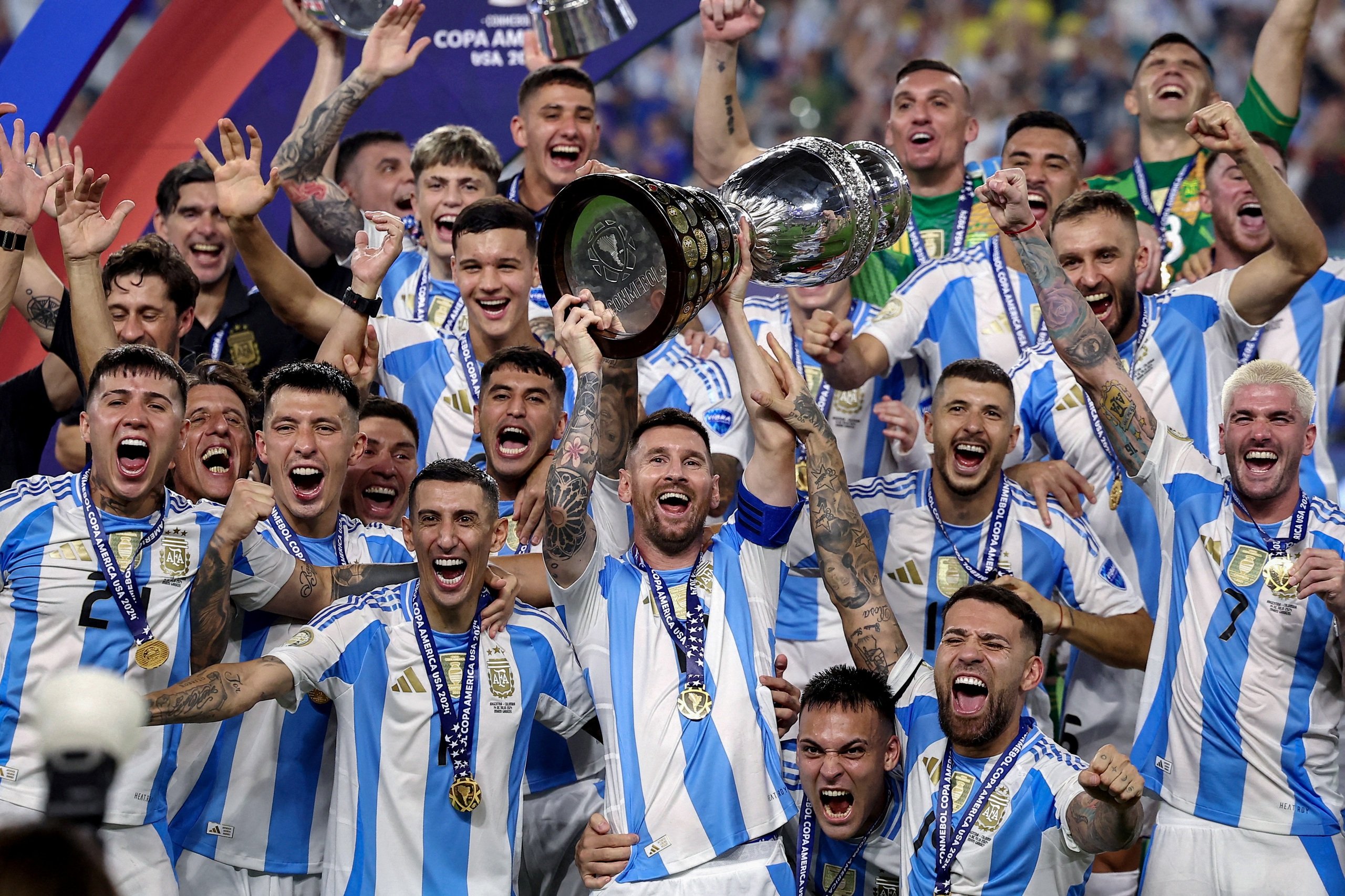 Cùng với chức vô địch World Cup, Messi cùng đội tuyển Argentina 2 lần vô địch Copa America. Trong đó, lần thứ 2 trong năm 2024 diễn ra ở nước Mỹ