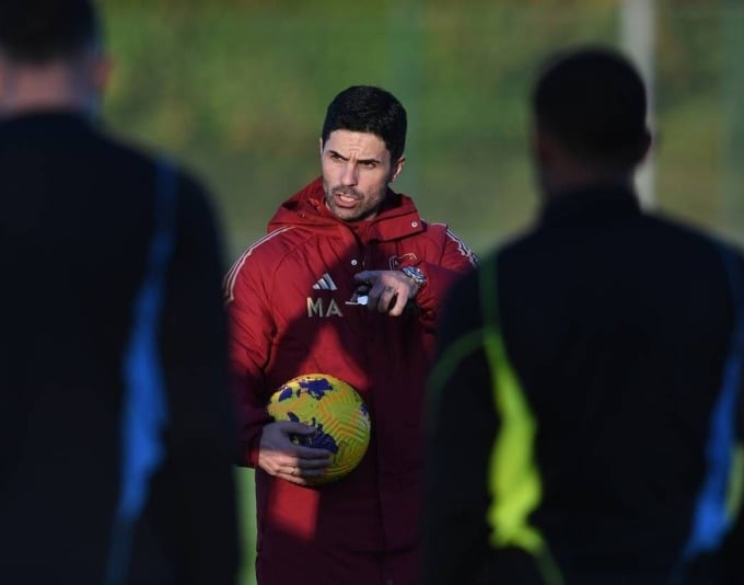 L'entraîneur Arteta dirige la séance d'entraînement d'Arsenal le 23 novembre. Photo : arsenal.com