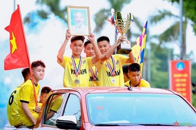 U13 Sông Lam Nghệ An nhận thưởng lớn sau chức vô địch toàn quốc