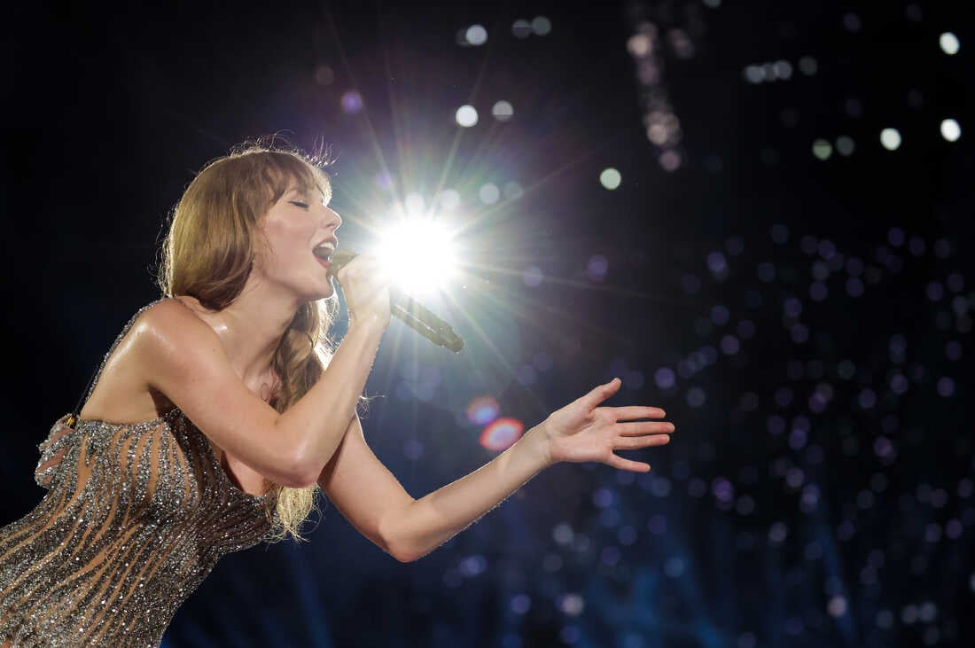 Cú bắt tay trị giá hàng trăm triệu USD của Taylor Swift và Singapore