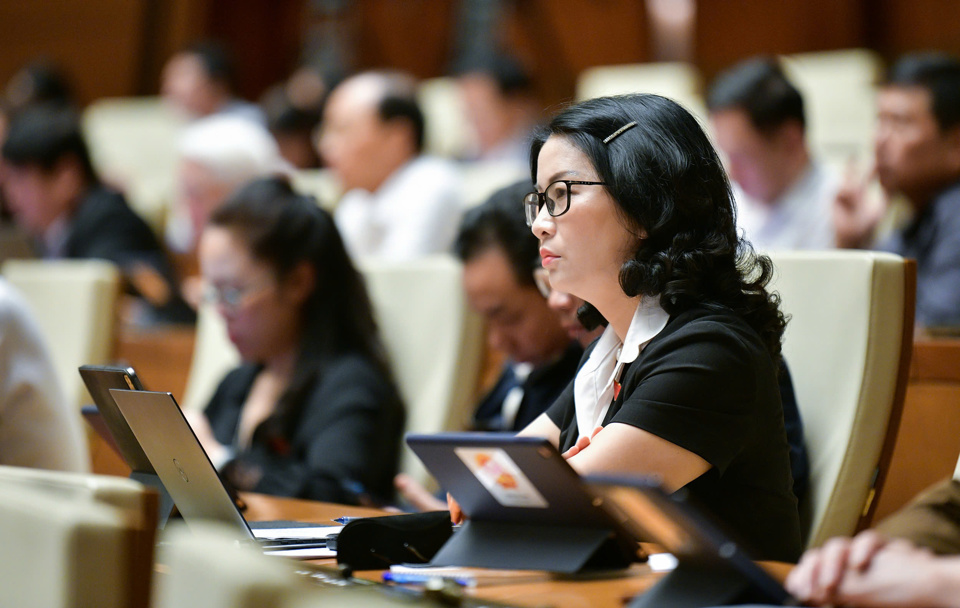 Les députés de l'Assemblée nationale assistent à la 8e session de la 15e Assemblée nationale dans l'après-midi du 4 novembre. Photo : Quochoi.vn