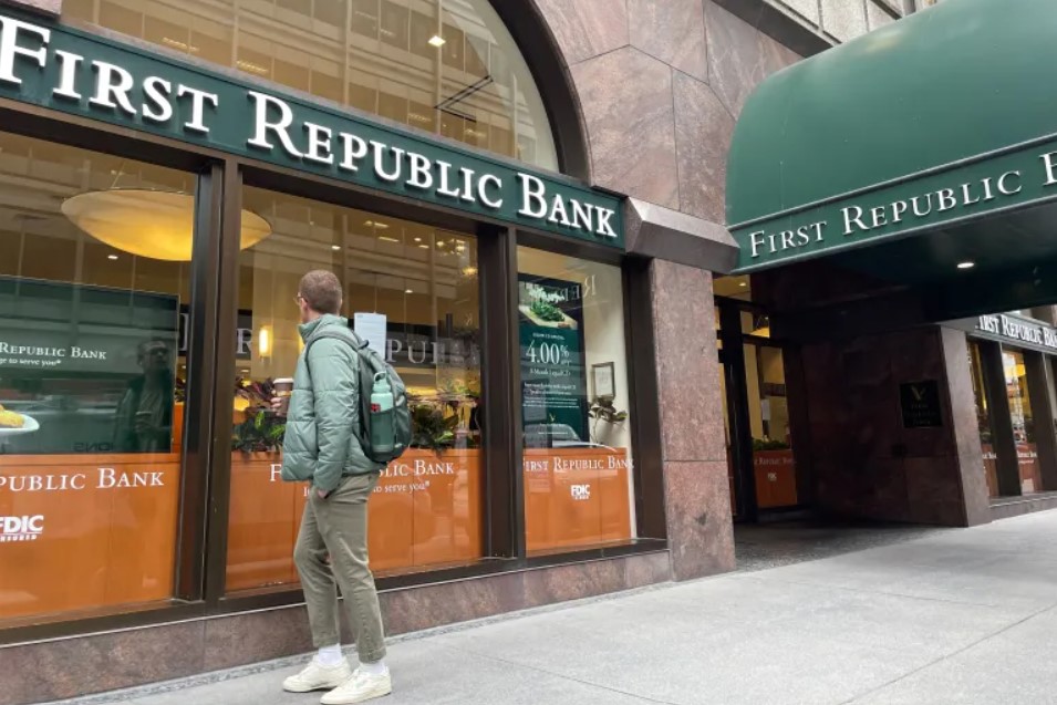 Mundo - ¿Qué obtiene JPMorgan tras adquirir First Republic Bank? (Figura 3).