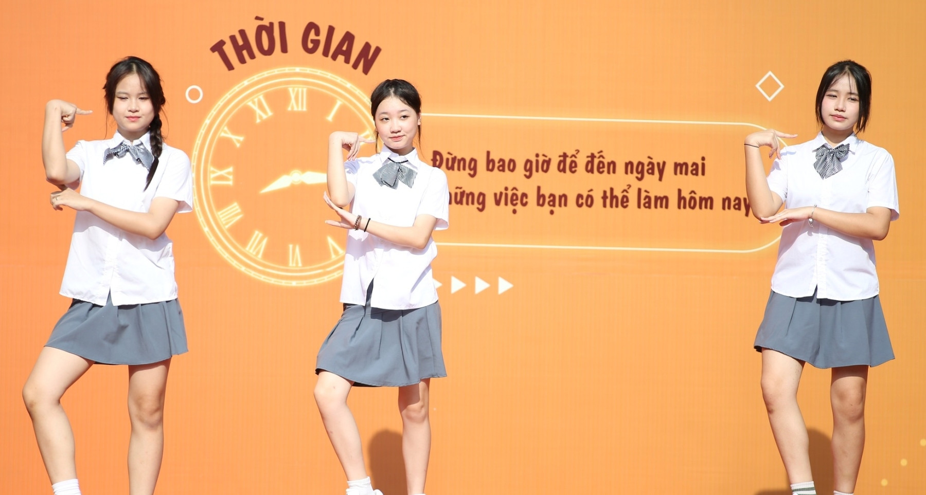 Hanoi principal tells students on opening day: 'Time is more precious than gold!'