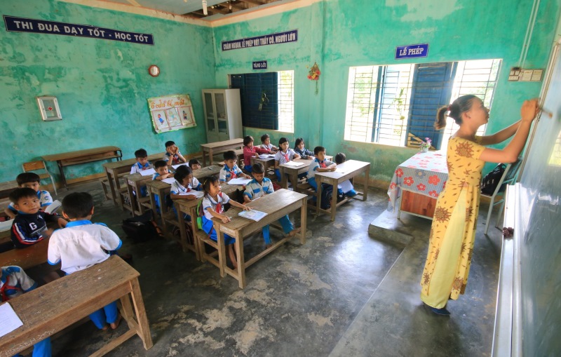 The policy of exempting and reducing tuition fees and supporting living expenses for teacher training students will contribute to solving the problem of teacher shortage in the mountainous areas of Quang Nam. Photo by Thanh Nguyen