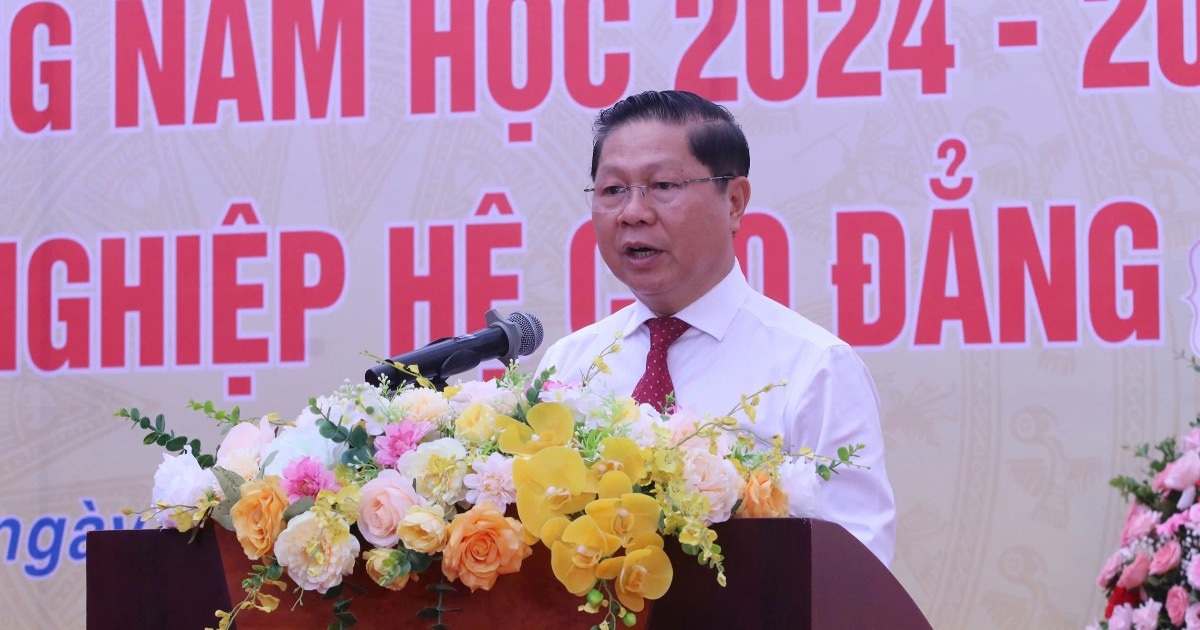 Mỗi thầy cô hãy thắp sáng ngọn lửa trí tuệ trong học sinh, sinh viên