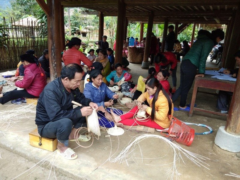 Hỗ trợ chuyển đổi nghề cho đồng bào dân tộc thiếu đất sản xuất