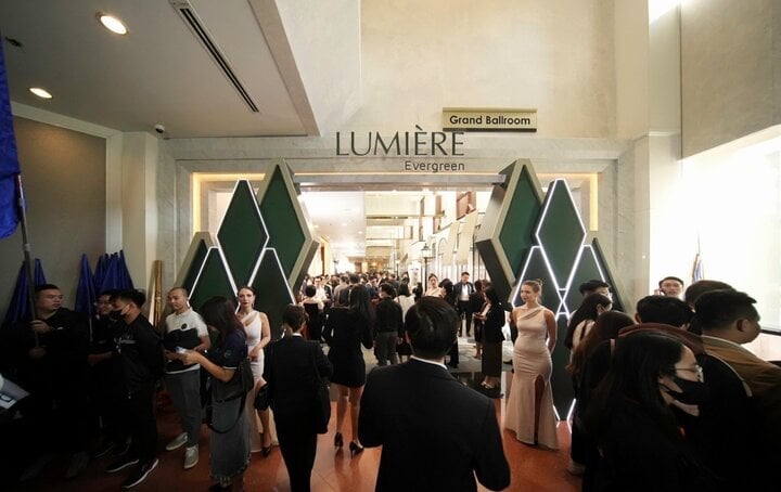 Die Veranstaltung „LUMIÈRE Evergreen Check-in“ wurde von Masterise Homes am Nachmittag des 20. November 2023 im Melia Hotel (Hanoi) organisiert.