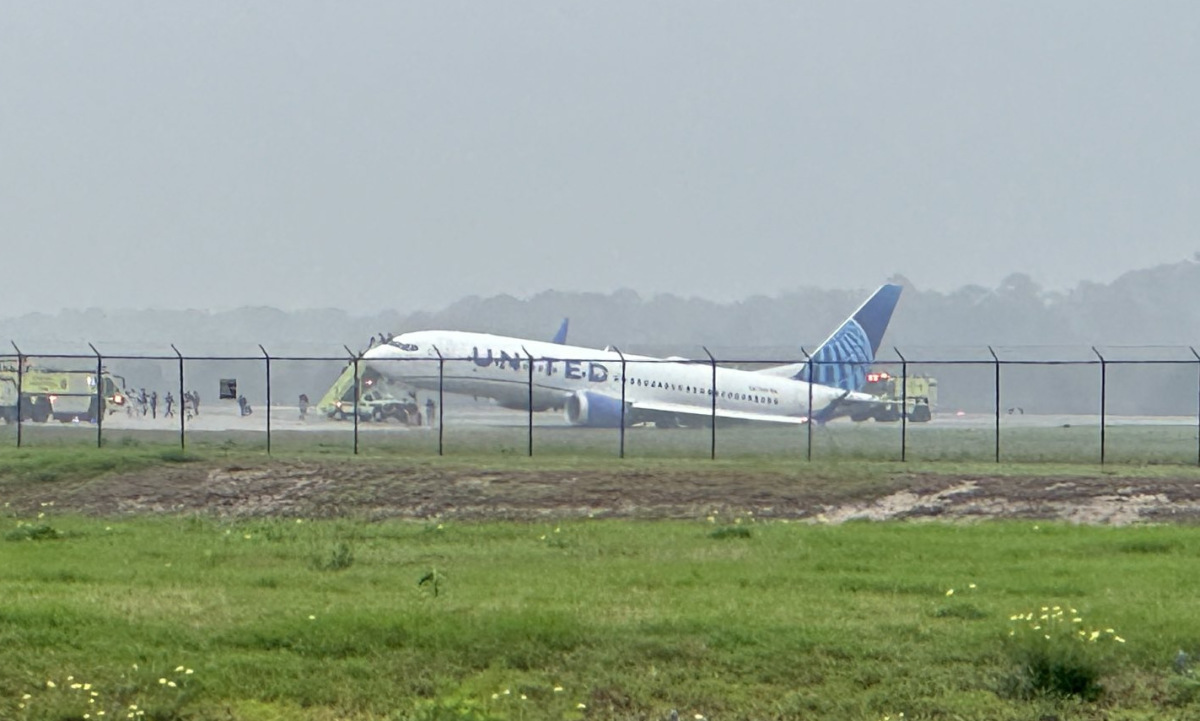 US passenger plane skids off runway