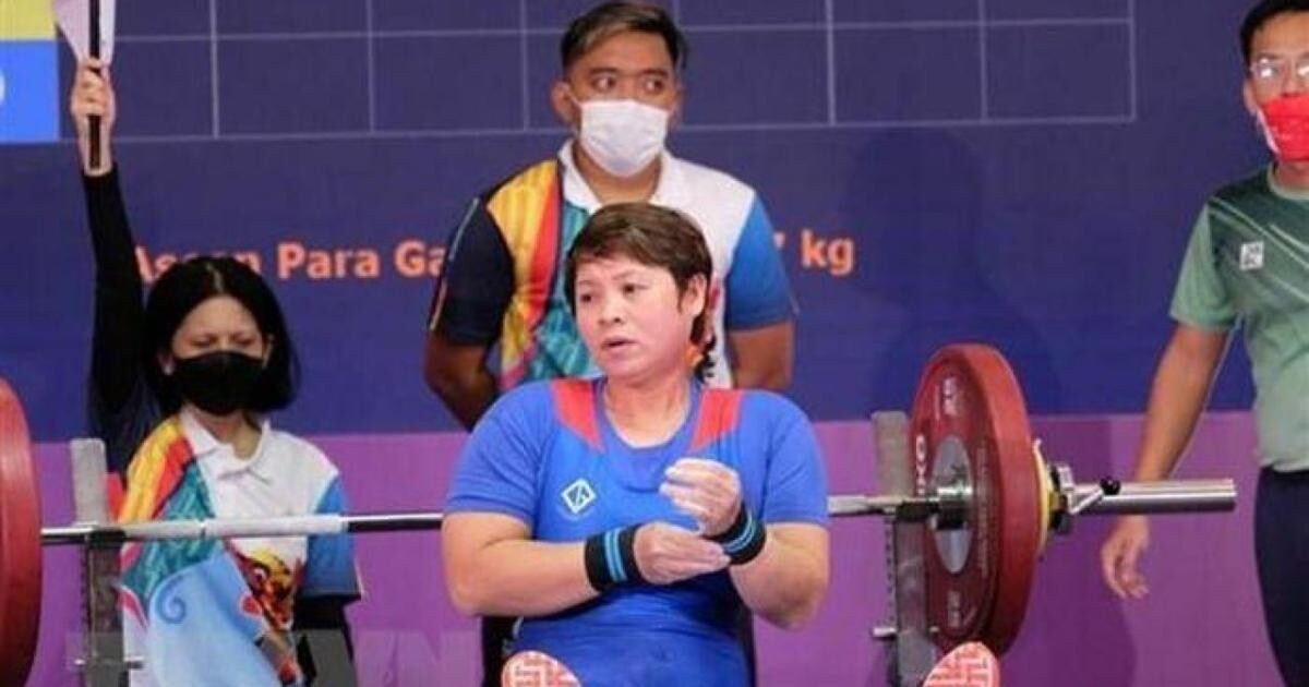 En dépassant son adversaire de 126 kg, l'athlète vietnamien bat le record des Jeux paralympiques de l'ASEAN en haltérophilie