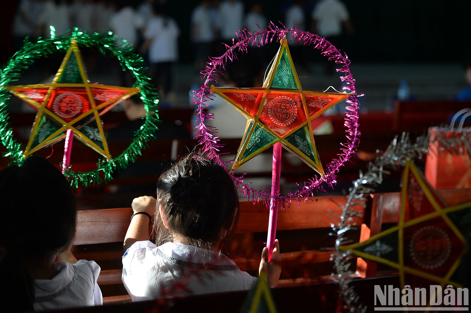 [Photo] Bringing Mid-Autumn Festival early to children in flood-hit areas photo 7