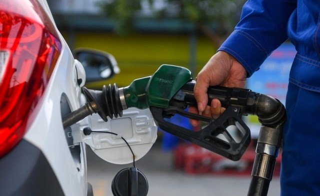 ¿Por qué los precios de la gasolina han bajado durante 4 periodos consecutivos?