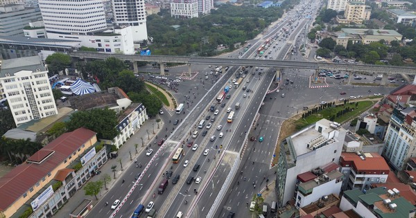 Die Stahlüberführung „Mai Dich“ ist bereit zur Verkehrsfreigabe. Wie bewegen sich die Fahrzeuge?