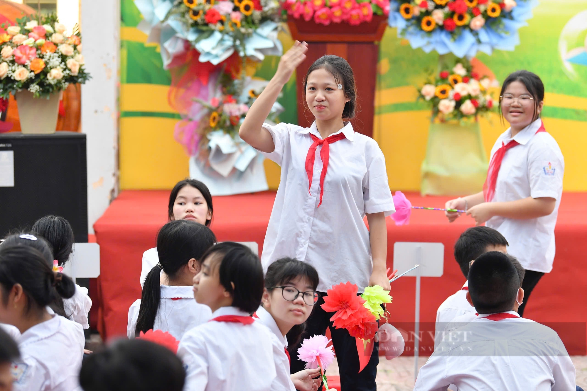 Lễ khai giảng tại ngôi trường đặc biệt nhất Hà Nội: Học sinh dùng tay 