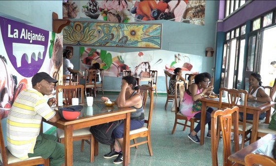 Private ice cream shop in Cuba