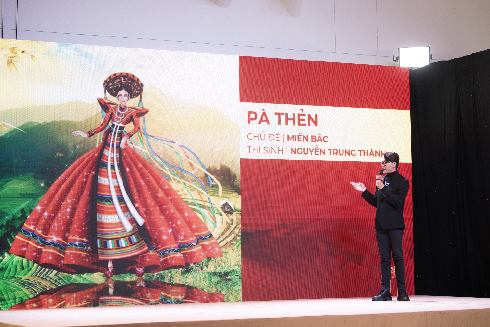 Thiết kế Đông Cuông Đệ Nhị và Gánh hát bội được tranh giành tại Trang phục Văn hóa Dân tộc - Ảnh 3.