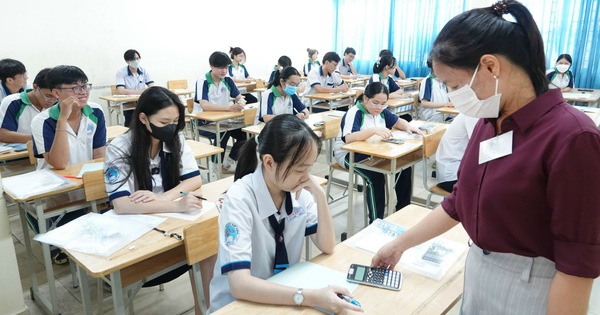 호아센 대학의 '이상한' 전공에 지원하려면 최소 몇 점의 점수가 필요한가요?