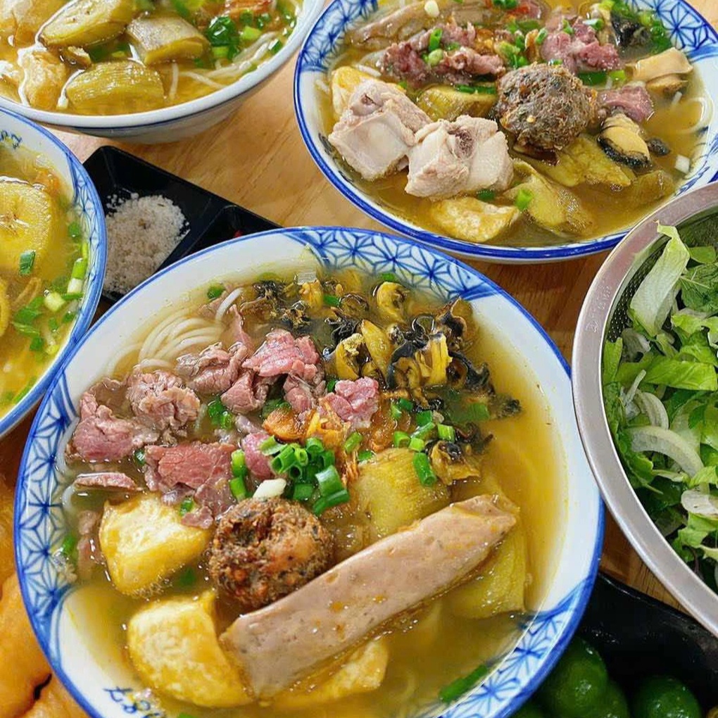 Thủ môn Đình Triệu ghé quán bún ốc ở Hải Phòng, chủ quán vỡ òa vì điều này - 3