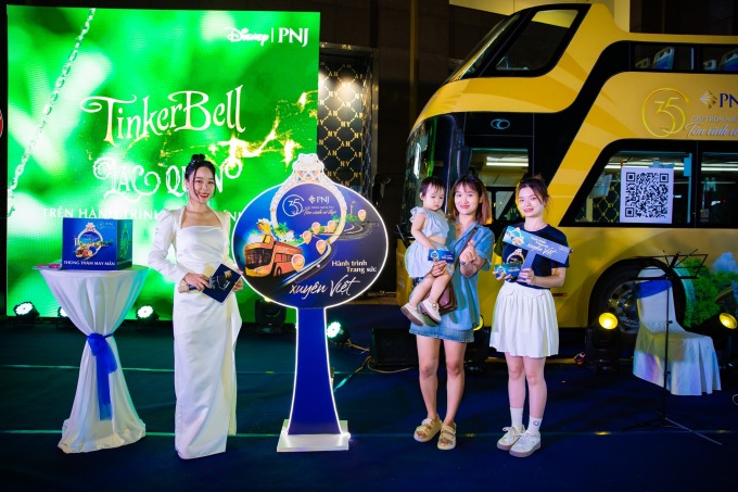 The cross-Vietnam jewelry journey has received much support. Photo: Bao Tran