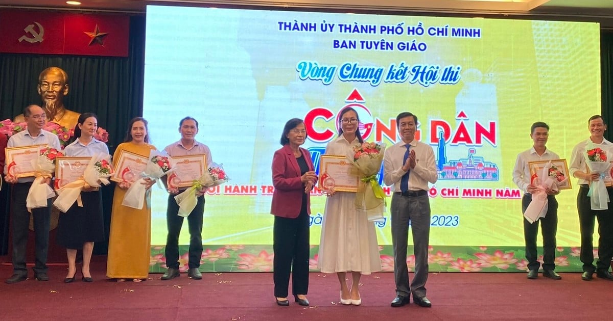 Cérémonie de remise des prix du concours « Citoyens de la ville avec un voyage culturel de Ho Chi Minh-Ville » en 2023