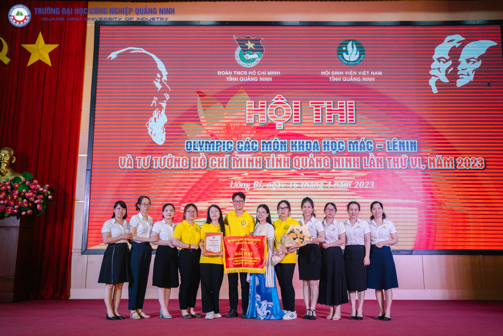 Ein Dozent der Abteilung für Politische Theorie ist Mitglied des Beirats und trainiert das Studententeam, das 2023 am 6. Olympischen Wettbewerb der Provinz Quang Ninh zu marxistisch-leninistischer Wissenschaft und Ho-Chi-Minh-Gedanken teilnimmt.