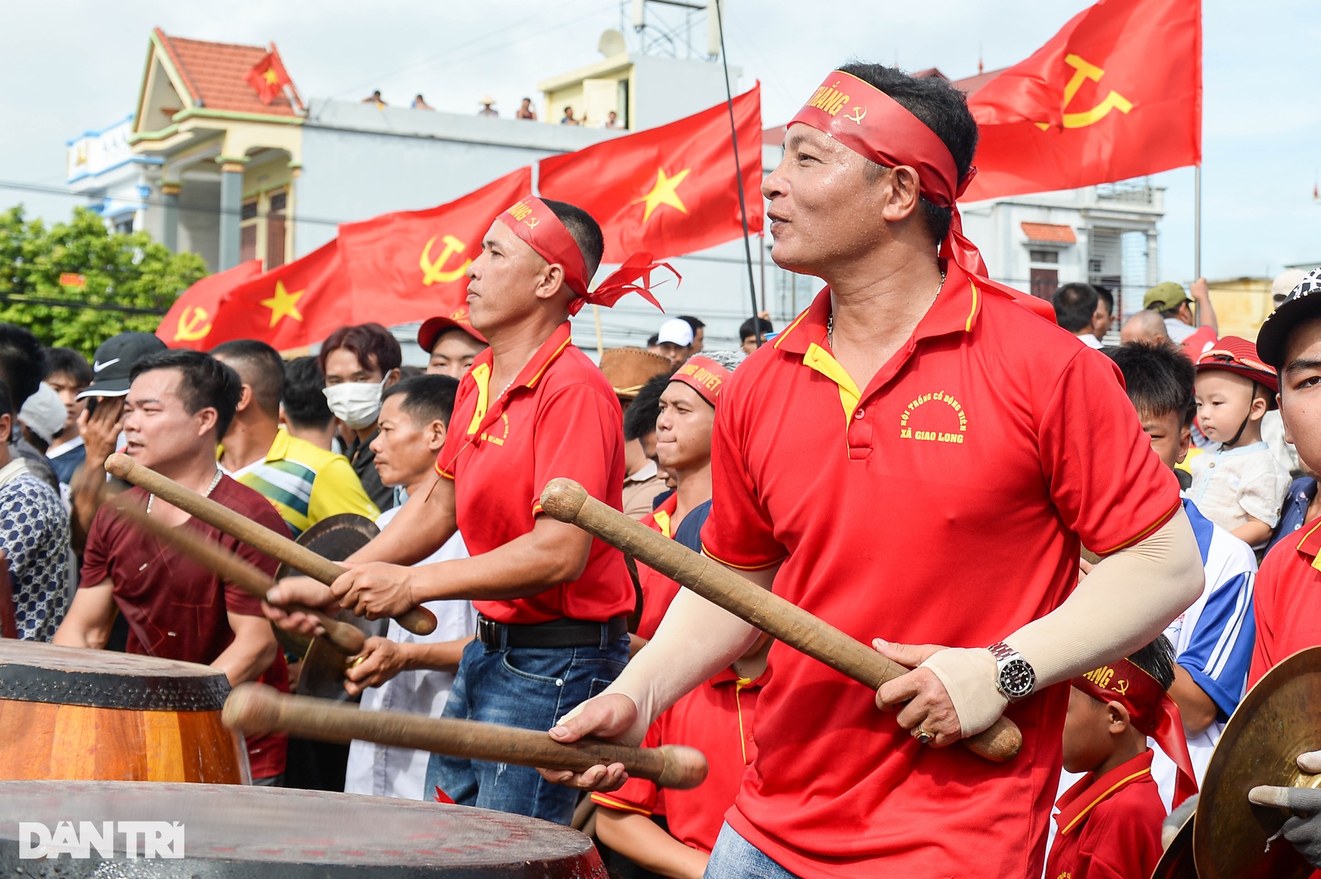 Sôi nổi, kịch tính giải thi bơi chải ngày Tết Độc lập ở Nam Định - 9