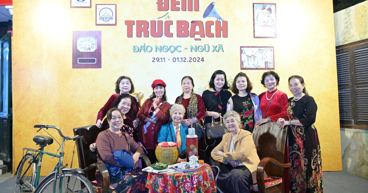 Truc Bach Night - Unique tourism product takes visitors back to the subsidy period