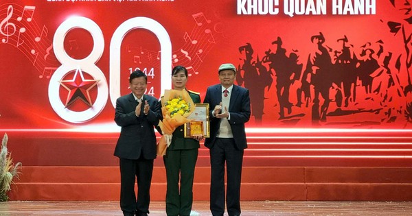 Cérémonie de remise des prix du concours « Découvrir 80 ans de tradition glorieuse de l'héroïque Armée populaire du Vietnam »