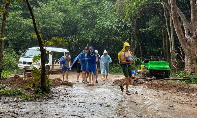 ฝนตกเดือนพฤษภาคม เกาะรุต (ฟูก๊วก) ในช่วงบ่ายของวันที่ 12 มิถุนายน ภาพ: ตรังฟูก๊วก