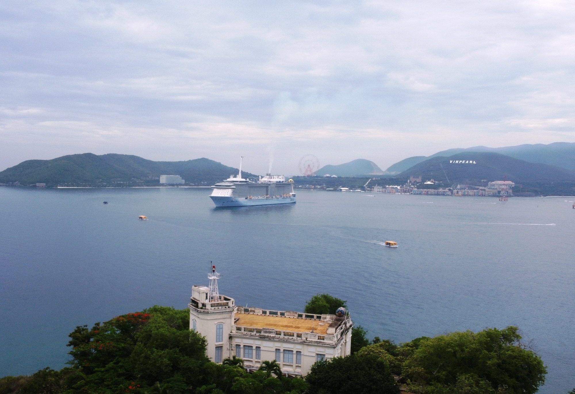 Du thuyền Spectrum of the Seas lớn nhất Châu Á đến Nha Trang - Ảnh 1.