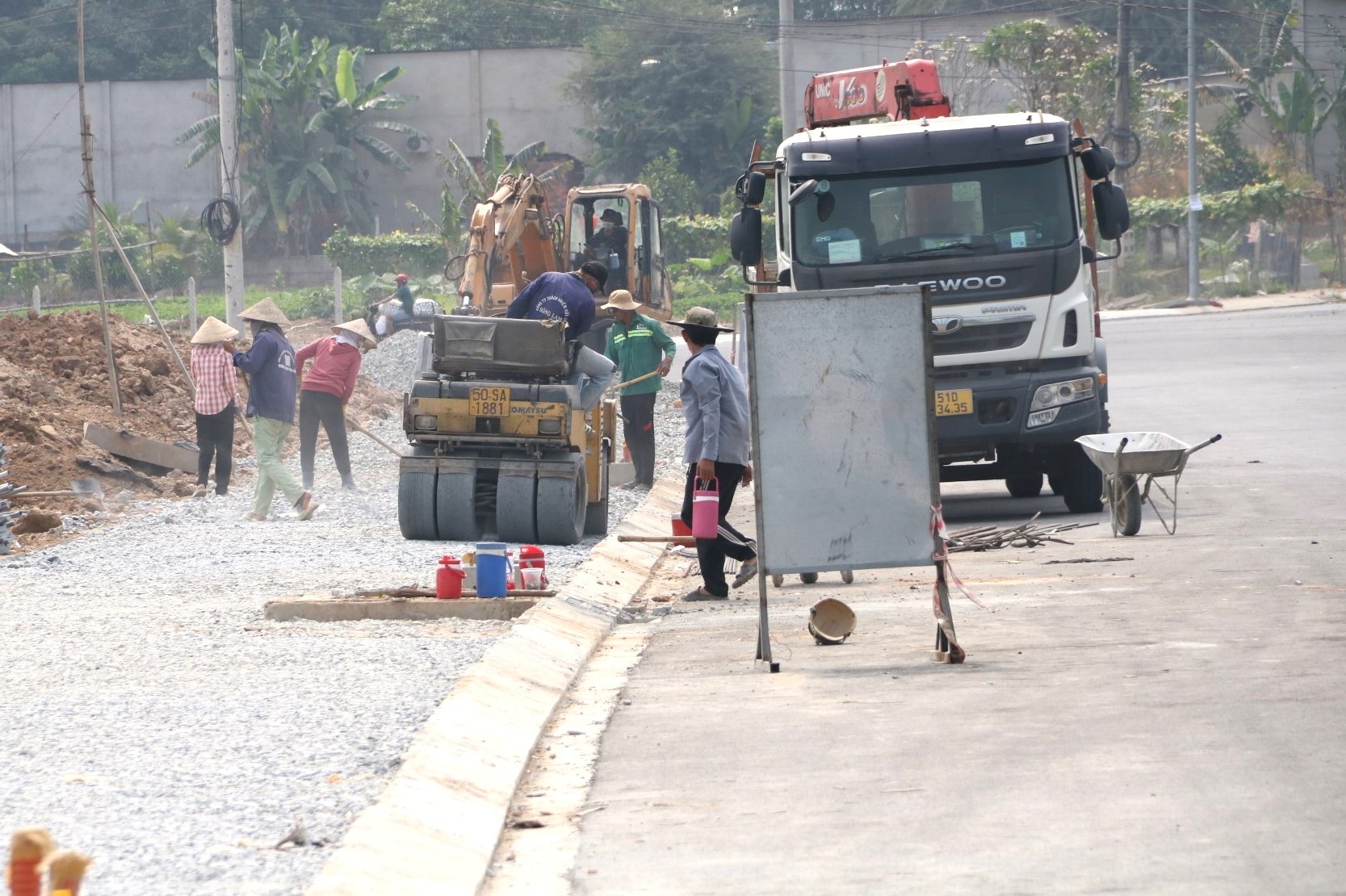 Close-up of Thi Tinh River overpass in Binh Duong about to open to traffic photo 8