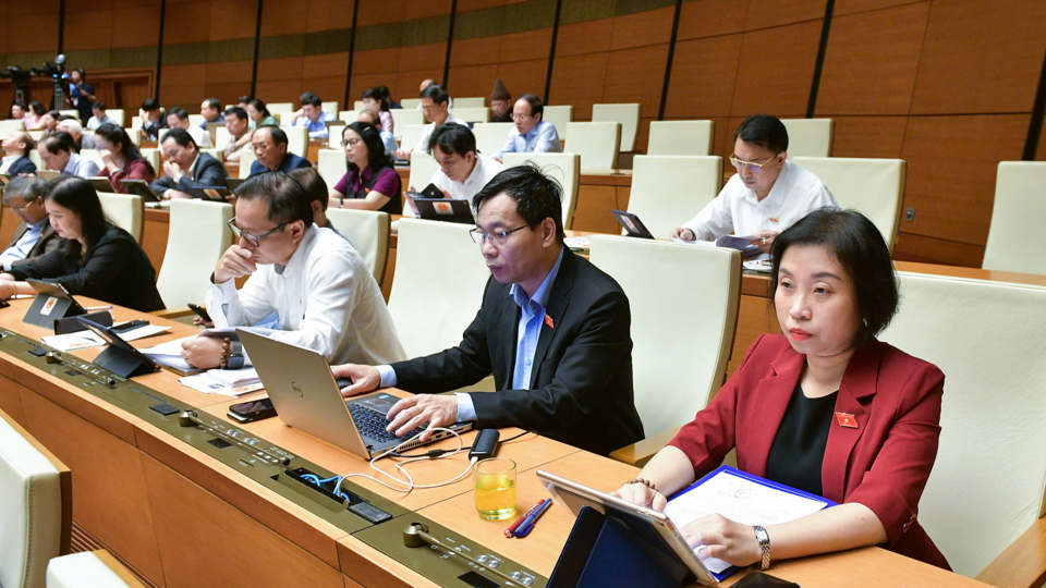 第15期国会第8回会議に出席する国会議員たち。 写真: Quochoi.vn