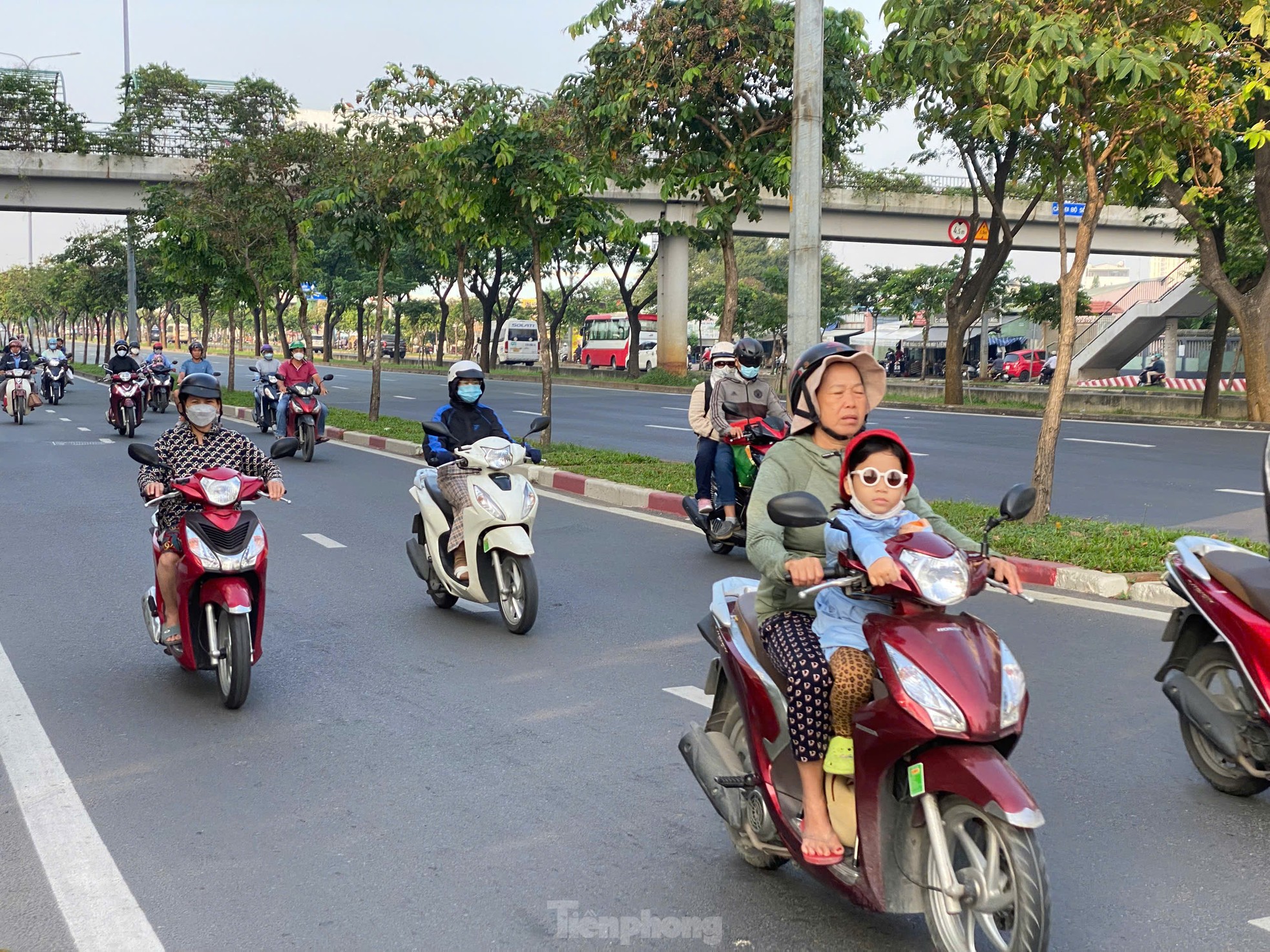 In Ho-Chi-Minh-Stadt ist es genauso kalt wie in Da Lat. Die Leute tragen beim Ausgehen Schals und warme Kleidung. Foto 4