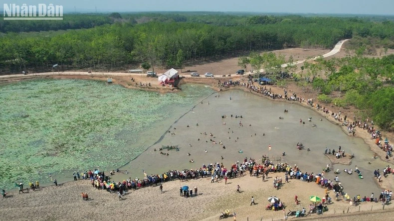 Colors of ethnic groups in the land at the end of Truong Son range photo 3