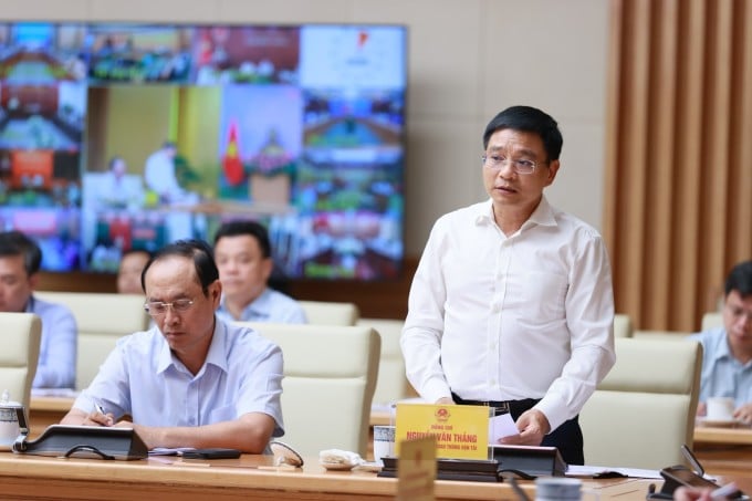 Verkehrsminister Nguyen Van Thang berichtete bei dem Treffen am Nachmittag des 10. August. Foto von : Nhat Bac