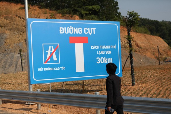 He cannot complete the Huu Nghi - Chi Lang highway, which has made the Hanoi - Lang Son highway become a dead end, must stop from the city.