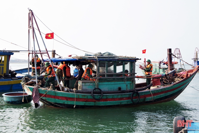 Empêcher résolument les chalutiers de pêcher dans les mauvaises eaux à Ha Tinh