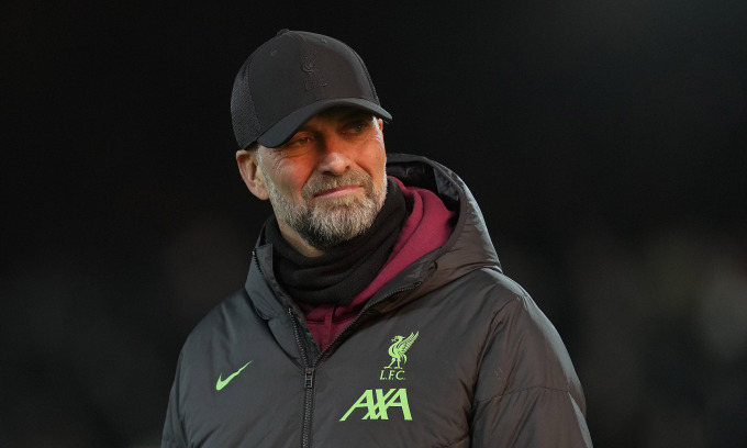 អ្នកចាត់ការក្រុម Liverpool លោក Jurgen Klopp អំឡុងពេលប្រកួតក្នុងផ្ទះជាមួយក្រុម Fulham ក្នុងការប្រកួតជើងទី២ វគ្គពាក់កណ្តាលផ្តាច់ព្រ័ត្រ English League Cup នៅ Craven Cottage ទីក្រុងឡុងដ៍ នៅថ្ងៃទី ២៤ ខែមករា ឆ្នាំ ២០២៤។ រូបថត៖ AP