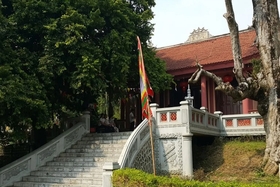 Many students go to Thien Co Temple to pray for luck before the exam.