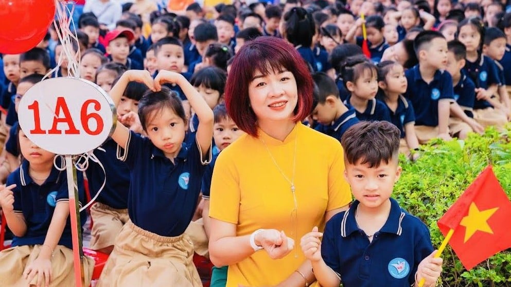 교육은 새로운 시대에 적응하고 성공적으로 경쟁할 수 있는 사람들을 만들어내야 합니다.