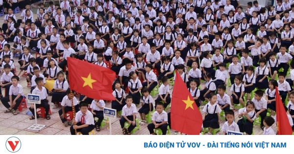 Học sinh các tỉnh Đông Nam bộ đón năm học mới