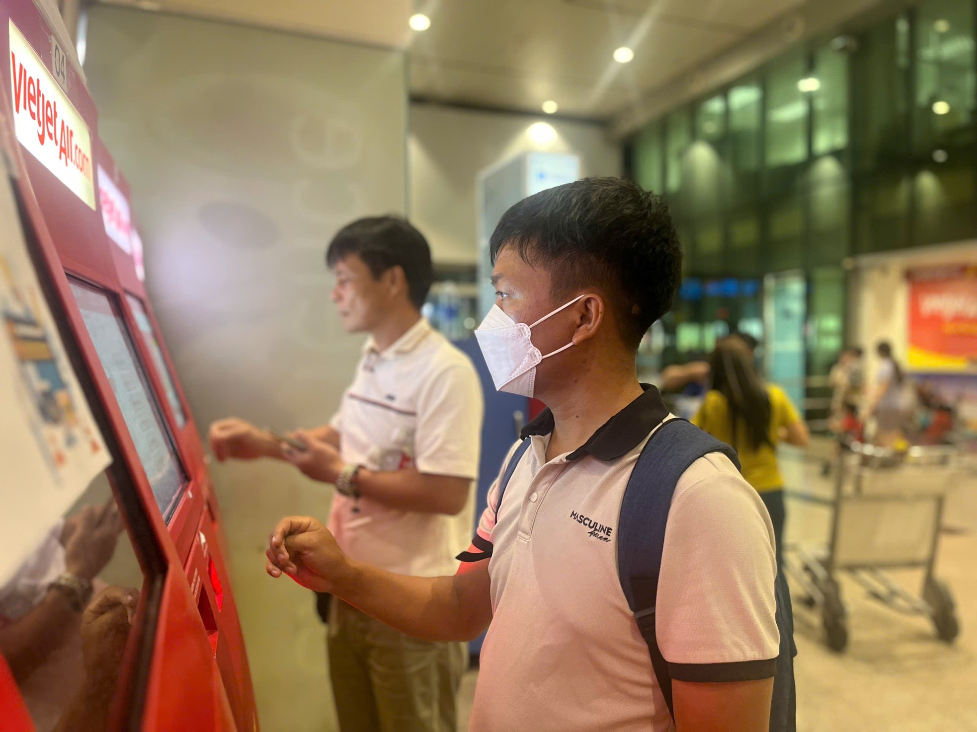 Escena dentro del aeropuerto de Tan Son Nhat antes de las vacaciones del 2 de septiembre, foto 5