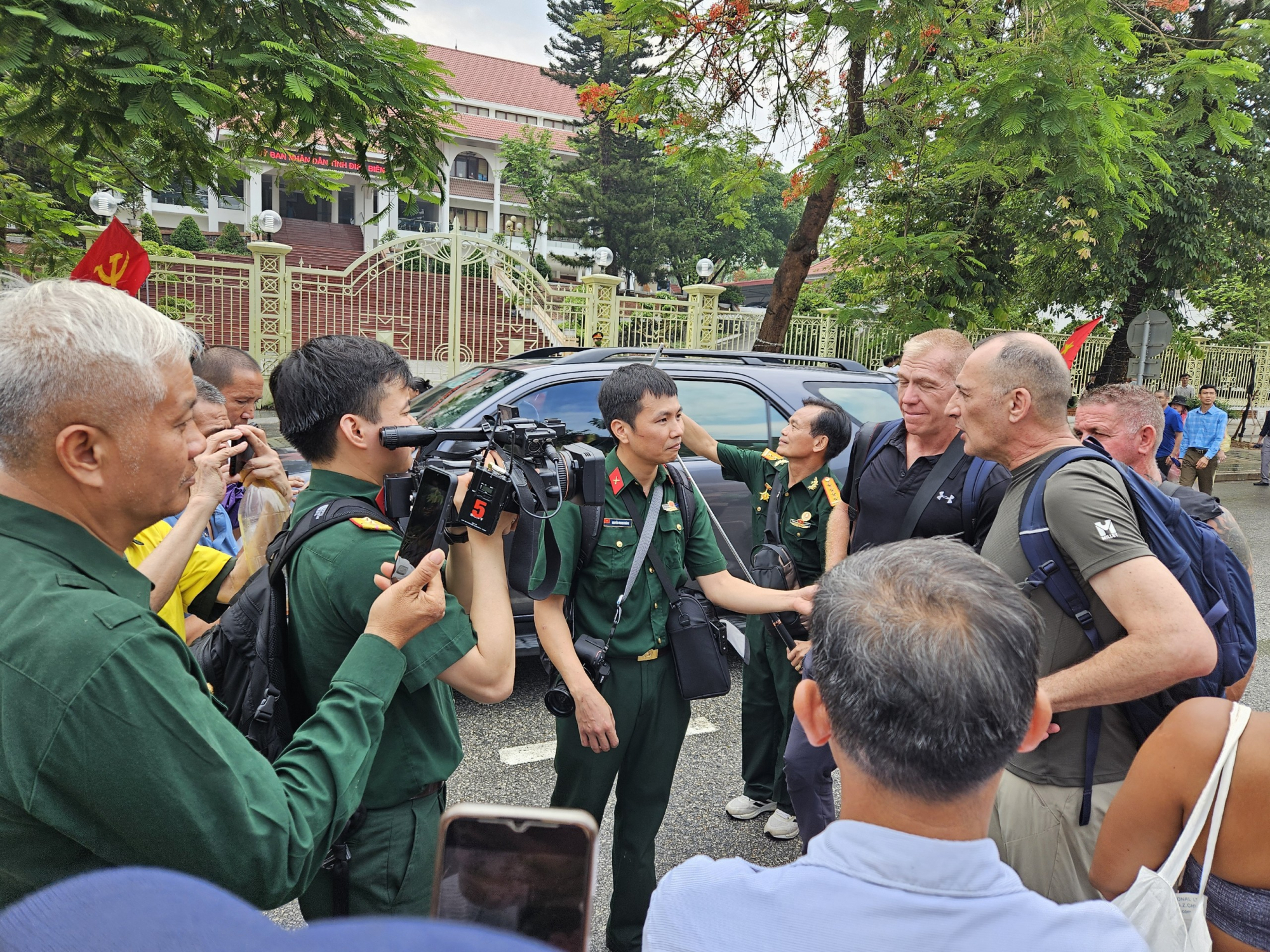 du su kien dien ra o dau thoi diem nao phong vien bao qdnd deu phan anh kip thoi sinh dong va toan dien hinh 2